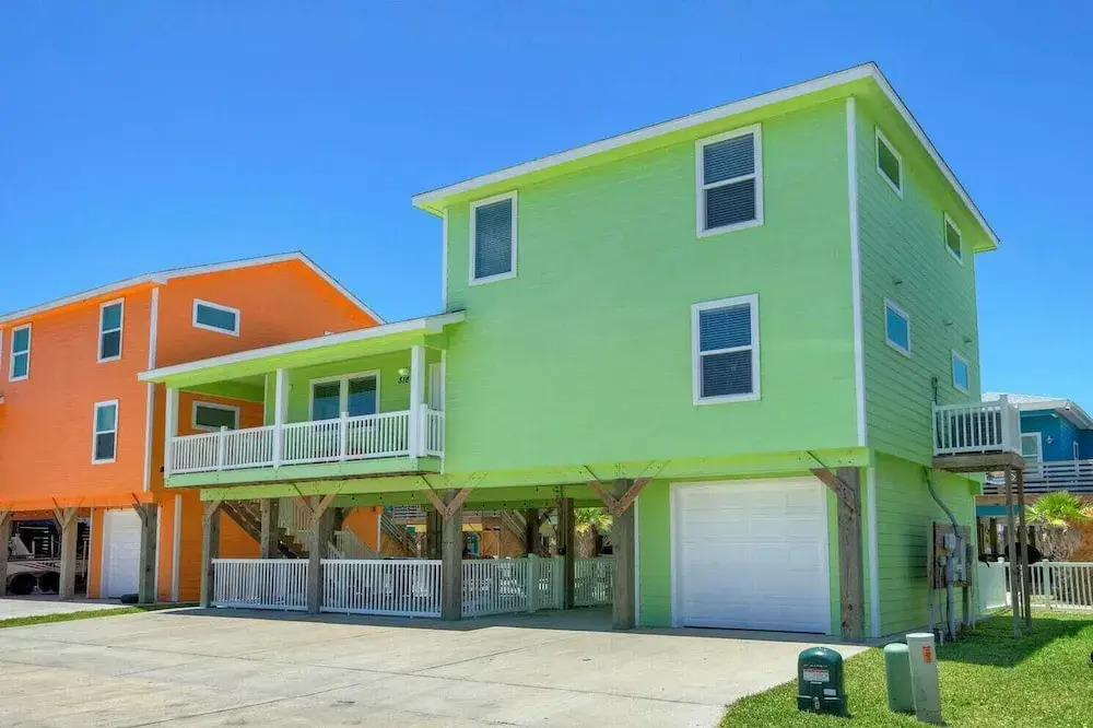 Reel Life Dreams by Avantstay Pool + Near Beach!