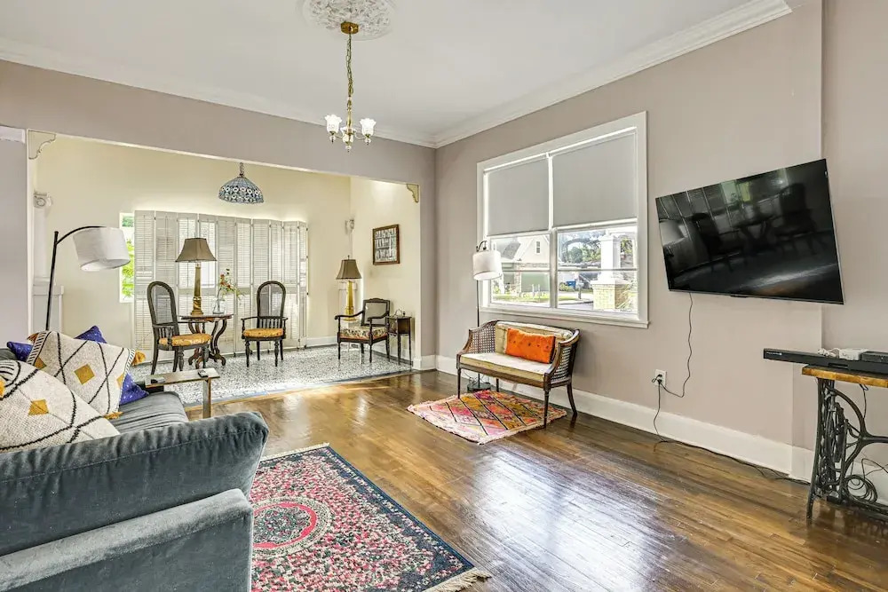 2 Mi to Ybor City: Eclectic Tampa Charmer!