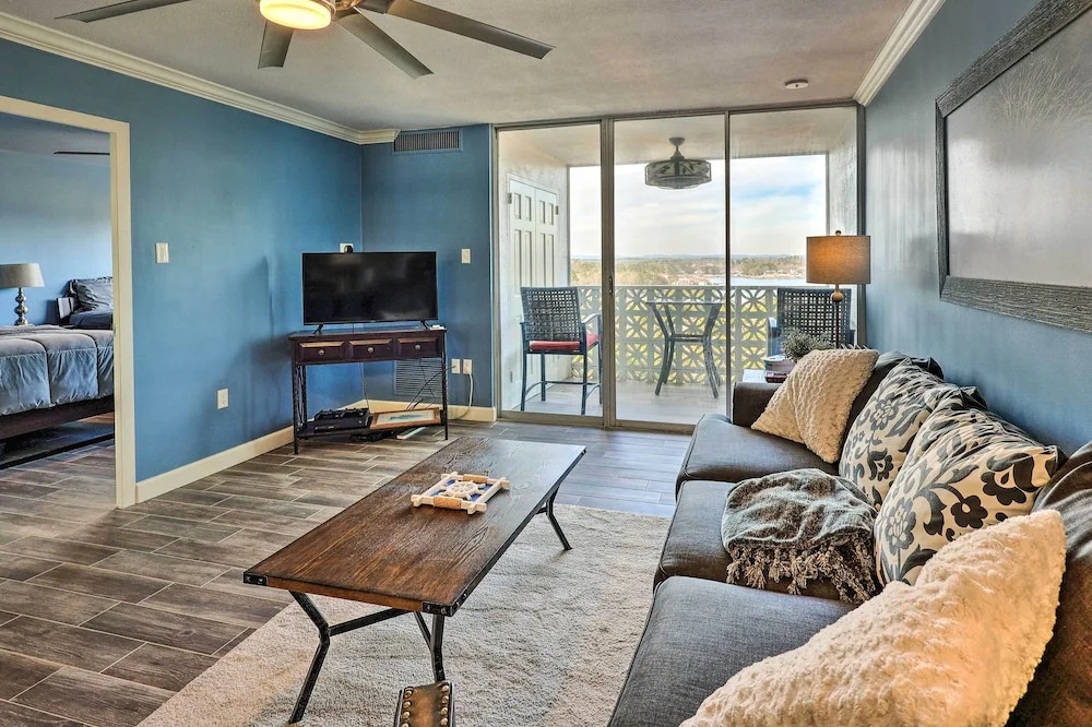 Views & Pool Access: Quaint Condo in Hot Springs!