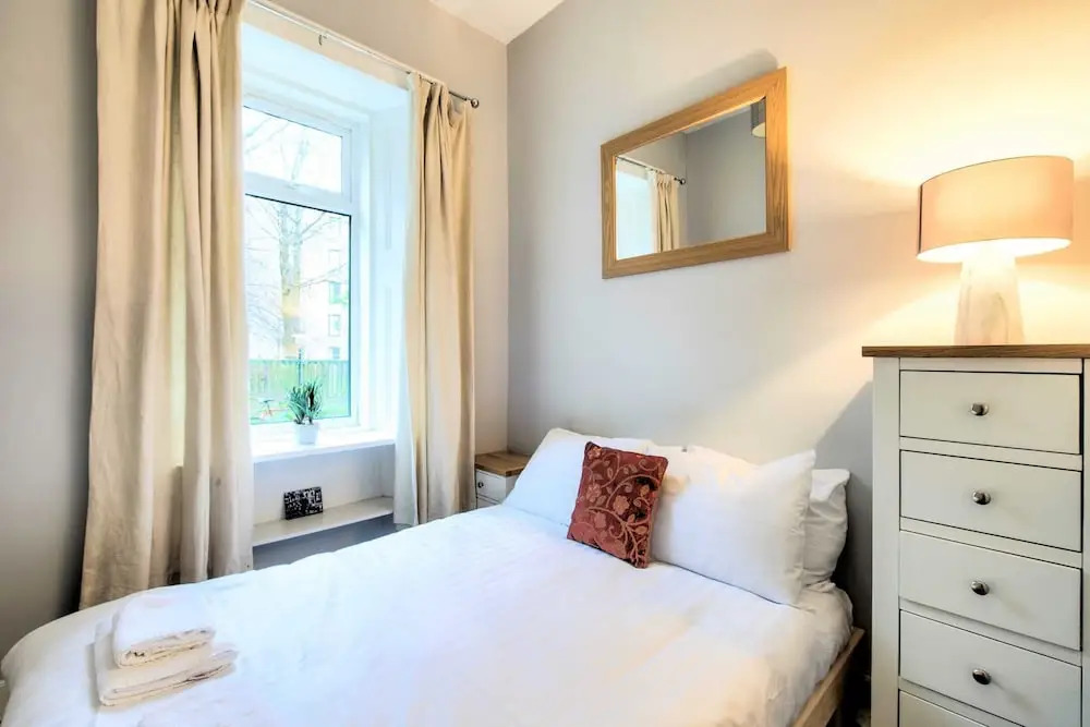 Lovely 2bdr Apartment in West End for 4 Guests!