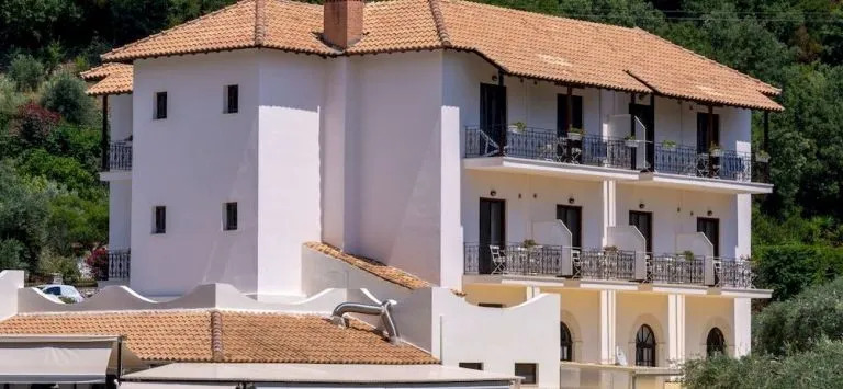 Mega Ammos Hotel