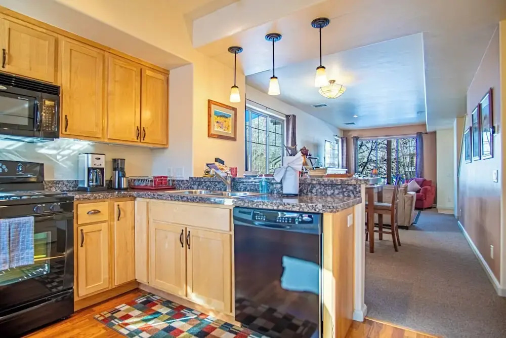 2BD Sweetwater Condo - Community Park, Pool + Hot Tub