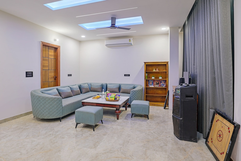 ELIVAAS Amaltas 4BHK Hideaway With Pool