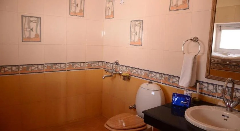 Hotel Lingzi - at the Mall Road & newly renovated