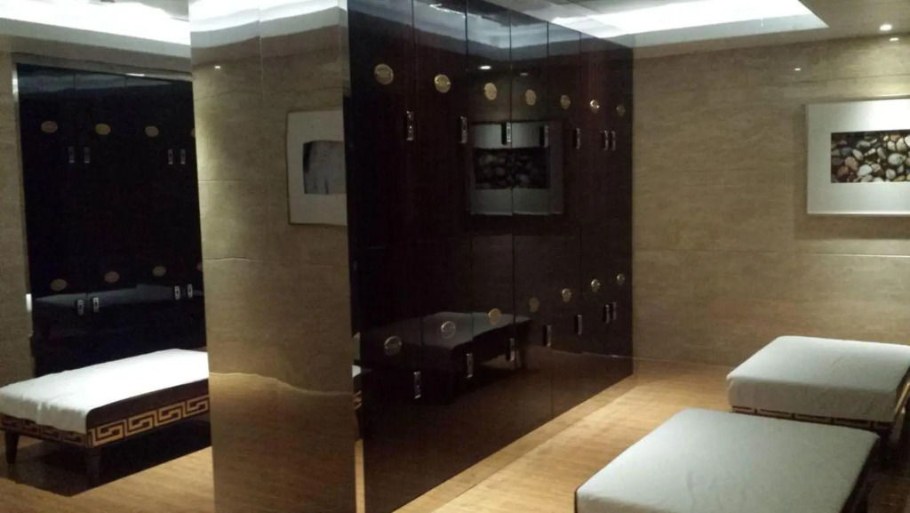 Golden Kirin Hotel