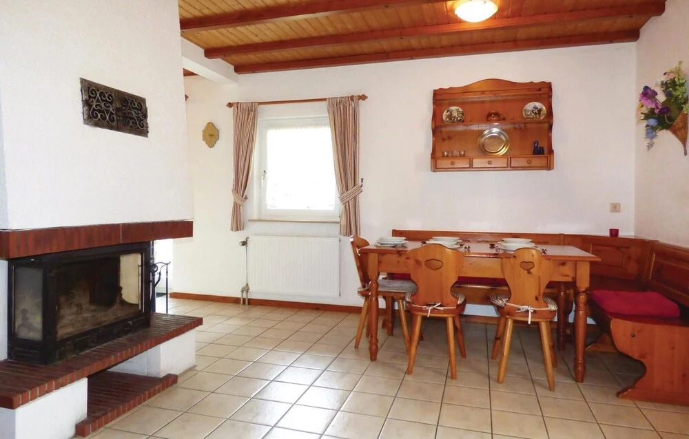 Beautiful Home in Thalfang With 4 Bedrooms and Wifi
