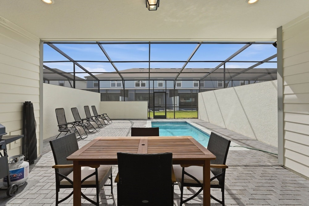 5BR Home w/ Private Pool at Windsor Island