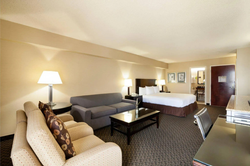 DoubleTree by Hilton New York JFK Airport
