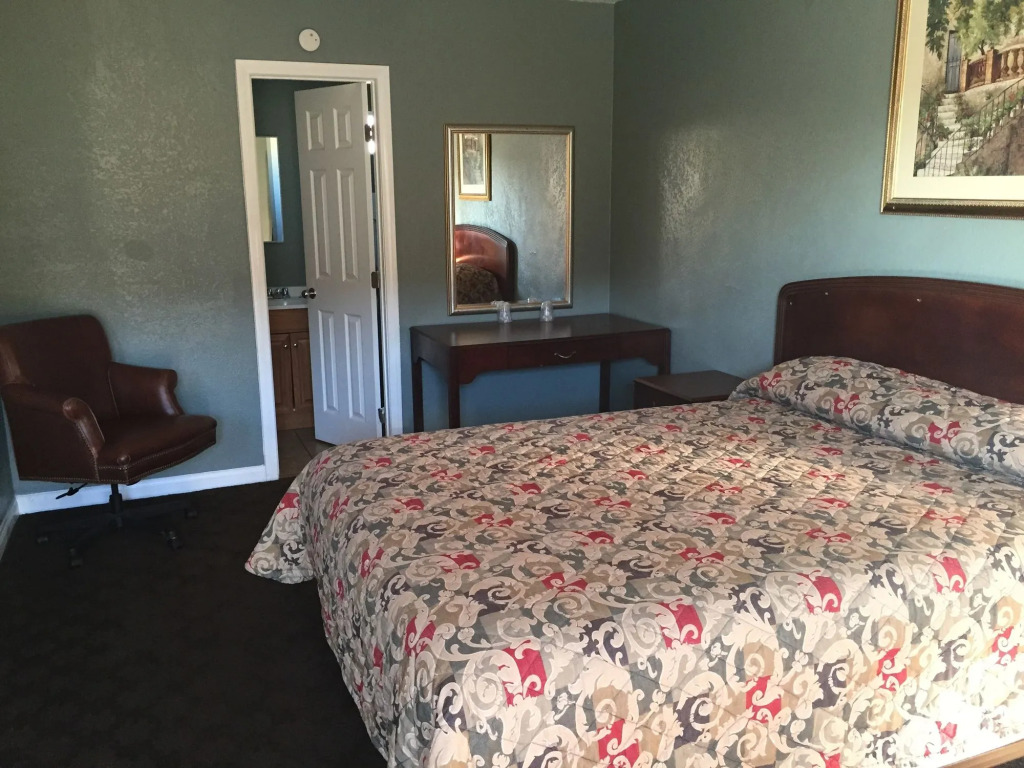 Deluxe Inn