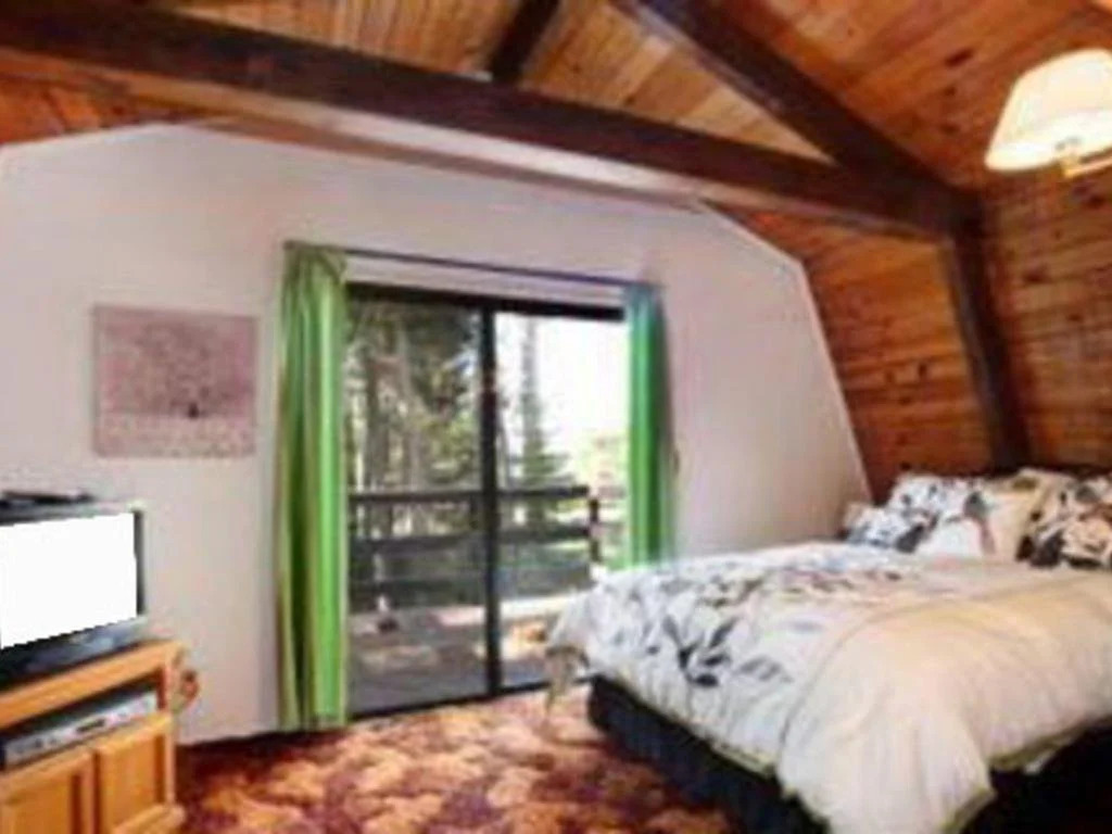 Tahoe Vista Lodge by RedAwning