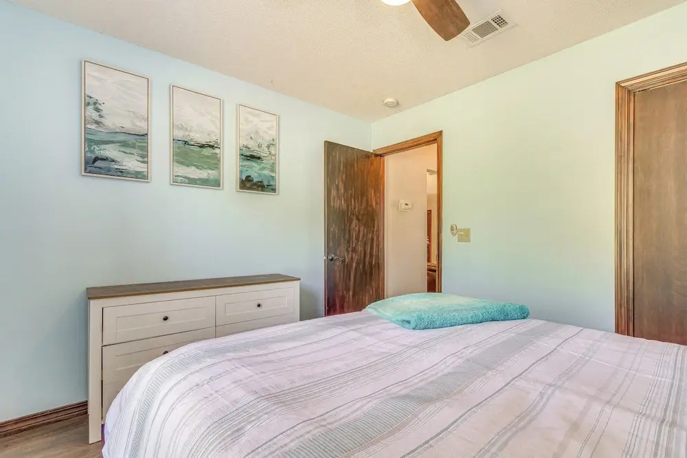 5 Mi to Navarre Beach: Home w/ Game Room & Yard