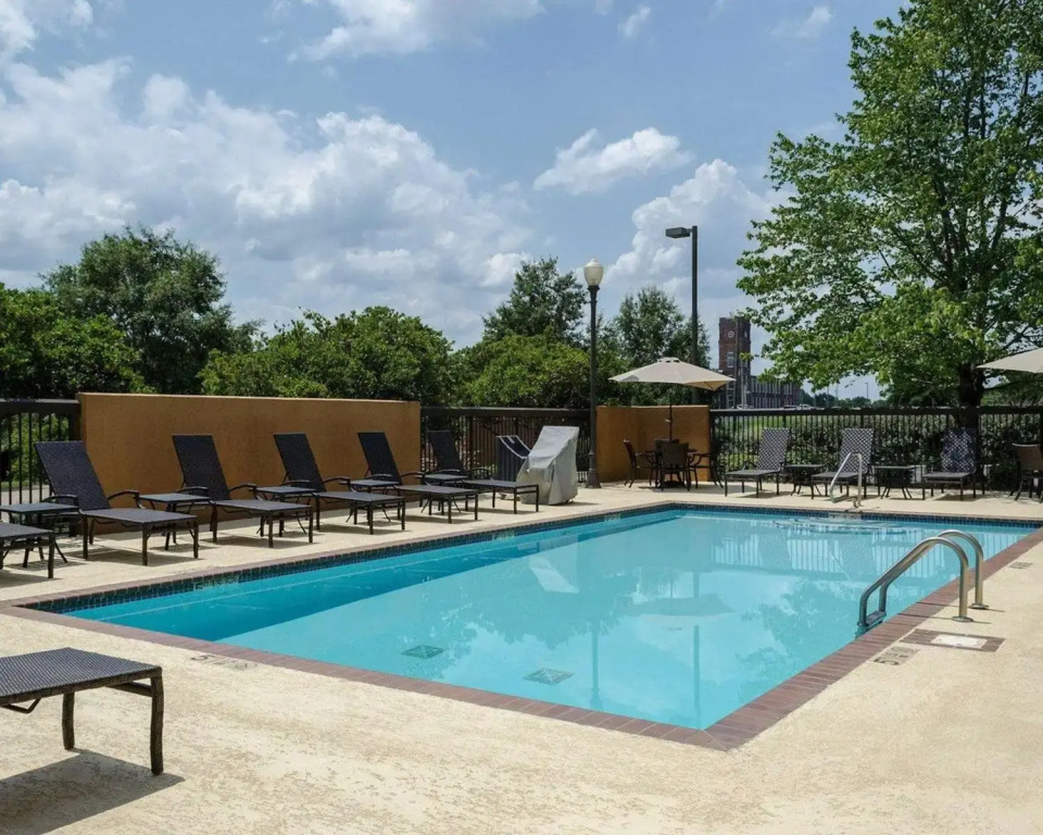 Russell Inn and Suites