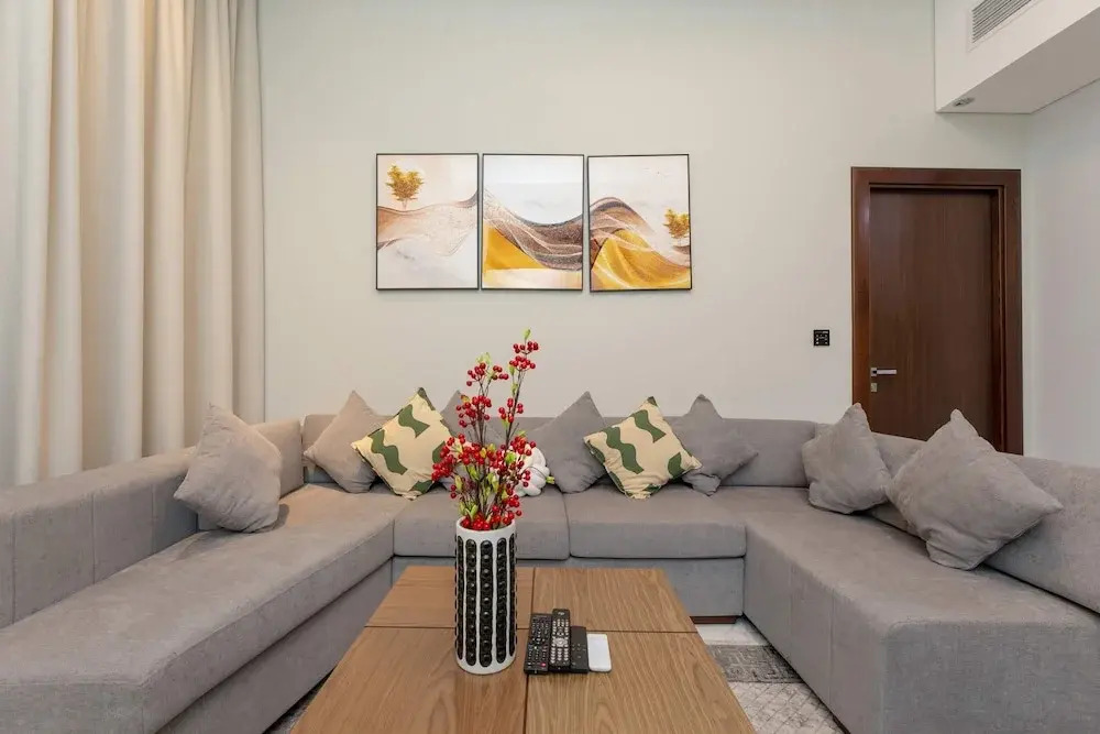 LUX 1BR Near B.khalifa