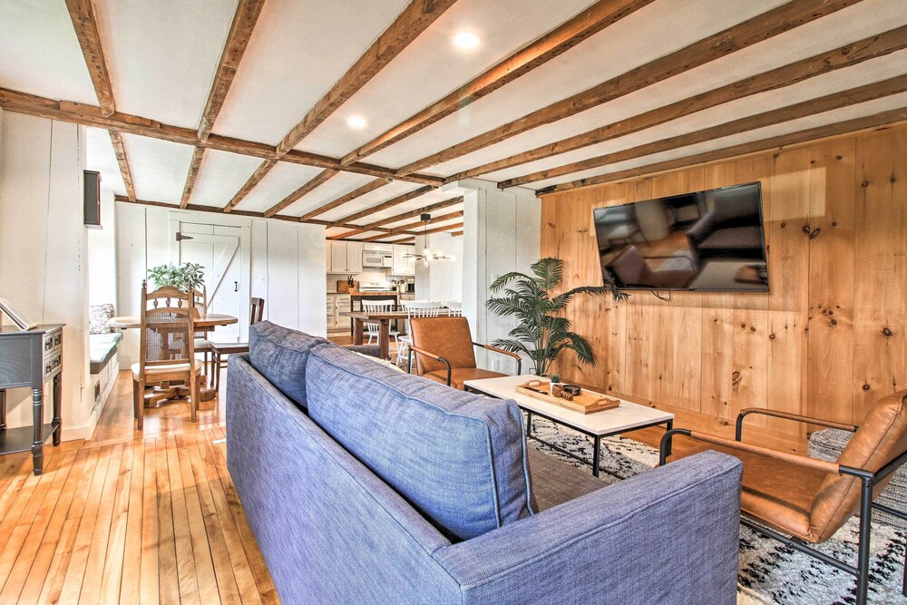 Renovated Farmhouse < 1 Mile to Okemo Mountain!