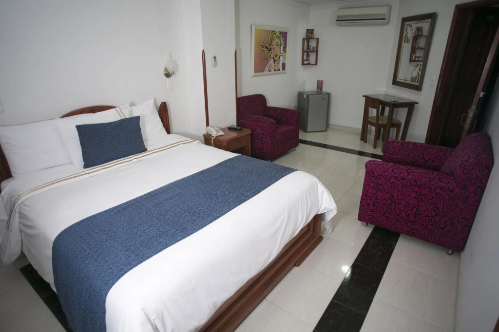 Hotel D Leon