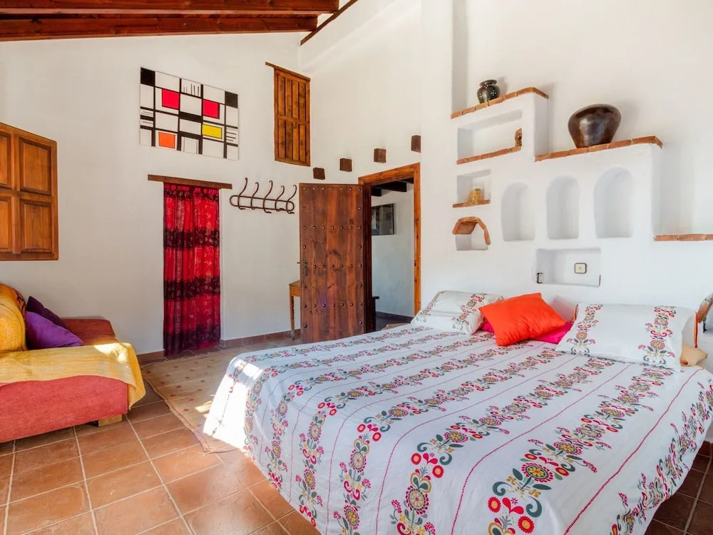 Pretty Cottage in Alcaucín with Private Swimming Pool