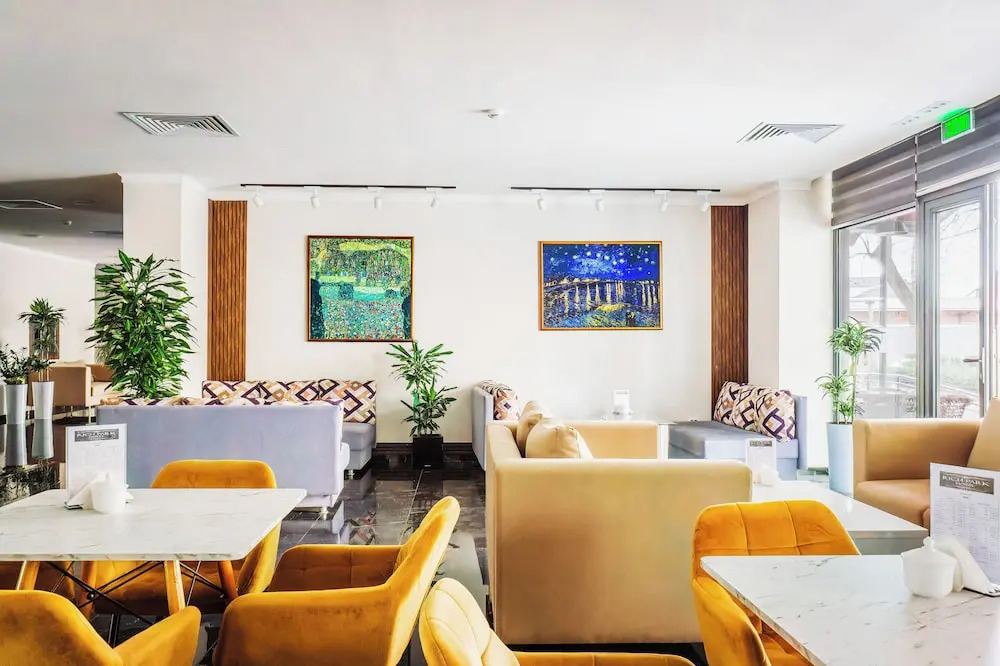 RICH PARK HOTEL