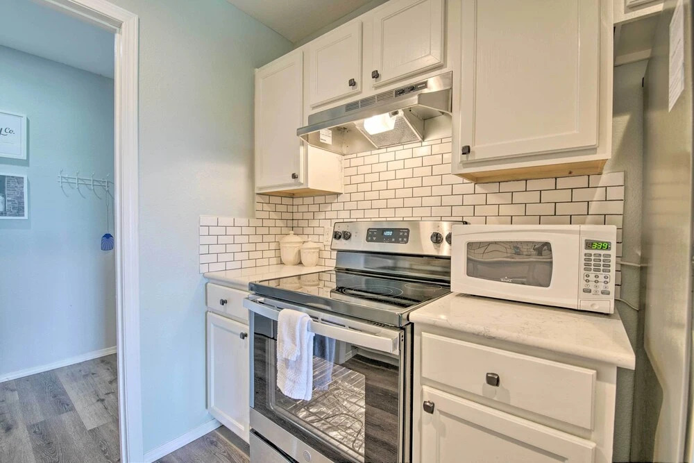 Cheerful Condo: Patio, 2 Mi to Branson Strip!