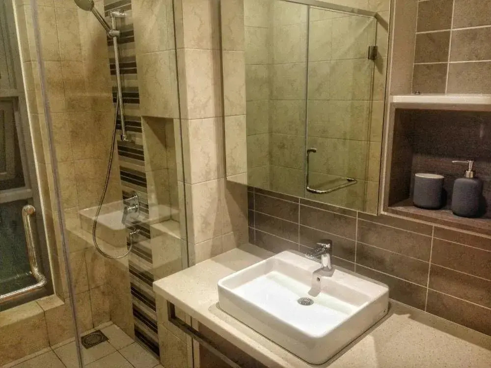 The Robertson 4 by Cloverr Suites