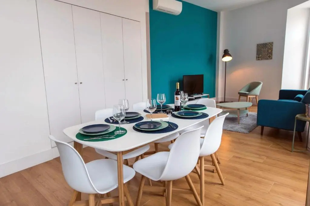 Lovelystay - Bright And Spacious Flat in Graça