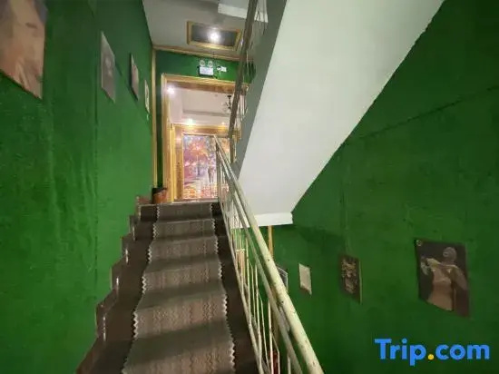 Yongcheng Zijinghua Fashion Hotel