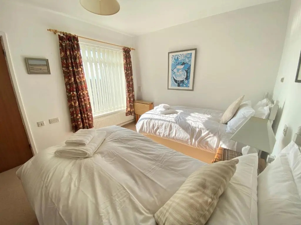 Sea View 5 Bed House Next To Water Sports & Golf