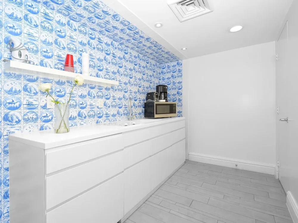 Miami World Rental - Mondrian 1216