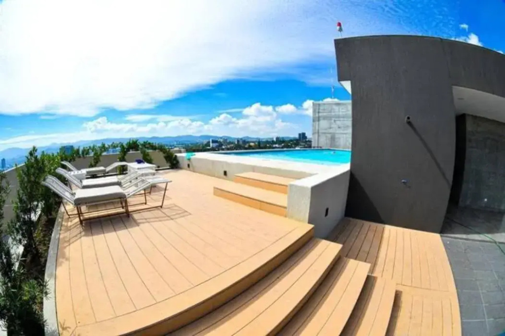 Infinity Pool Apartment