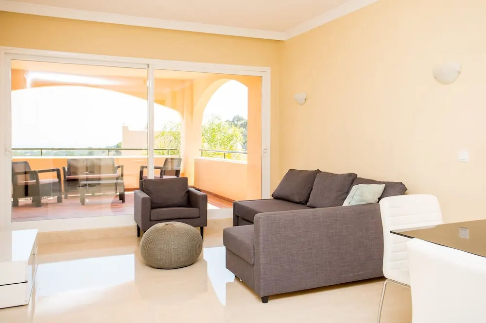Santa Maria 2 Bed Apartment with Sea Views