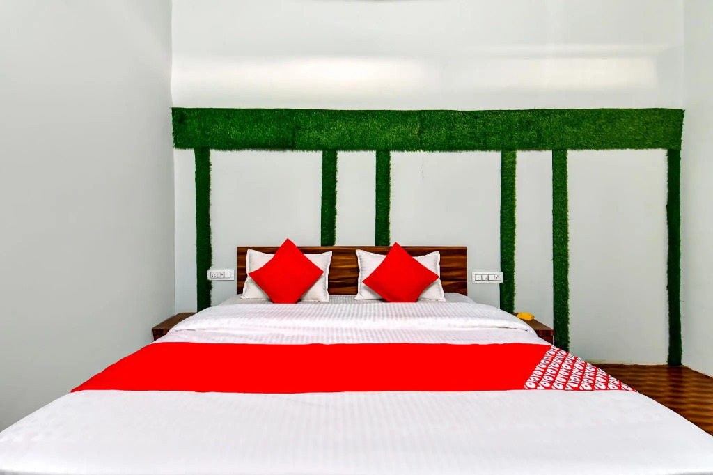OYO 77635 Hotel Moon Light
