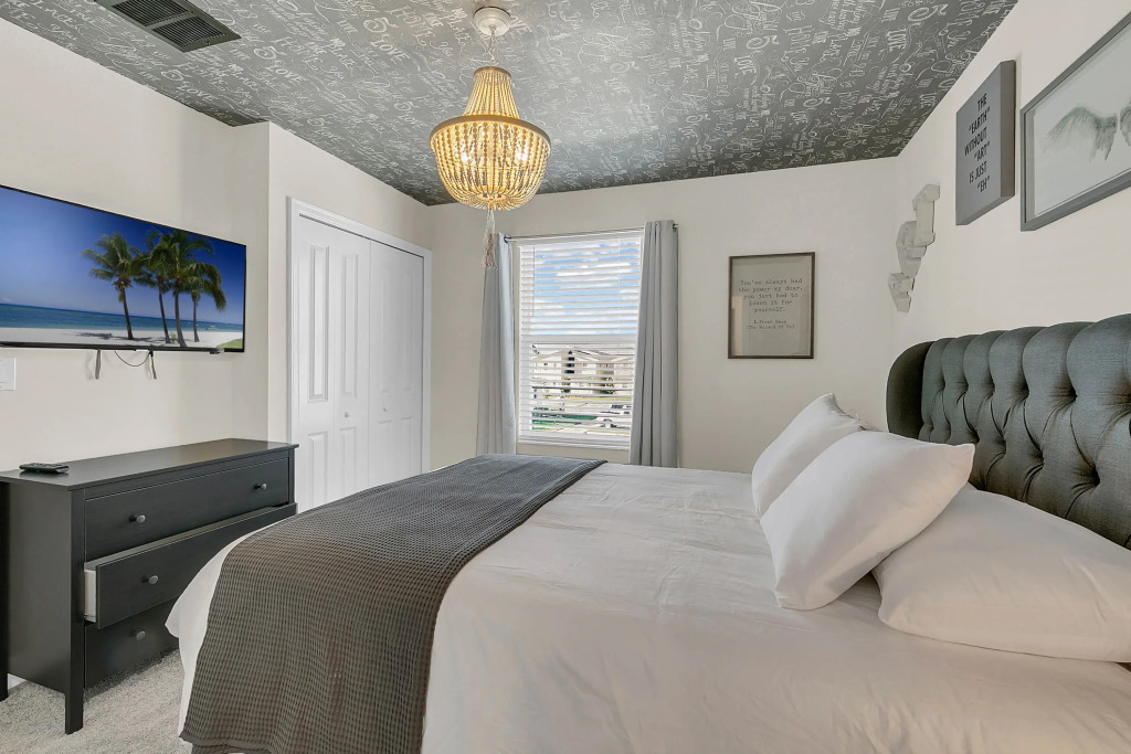 6 Bedrooms 6 Bathrooms Storey Lake 2875 Sc