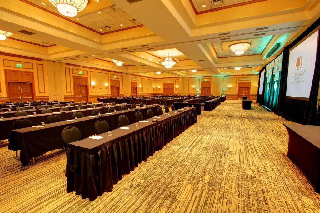 DoubleTree By Hilton Hotel Denver - Stapleton North