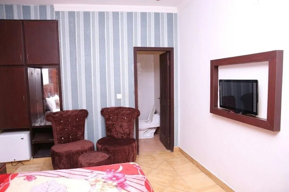 Safari Hotel Mall Road