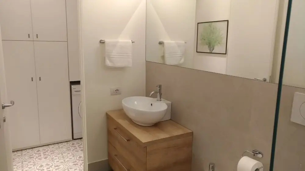Revere 18 Apartment
