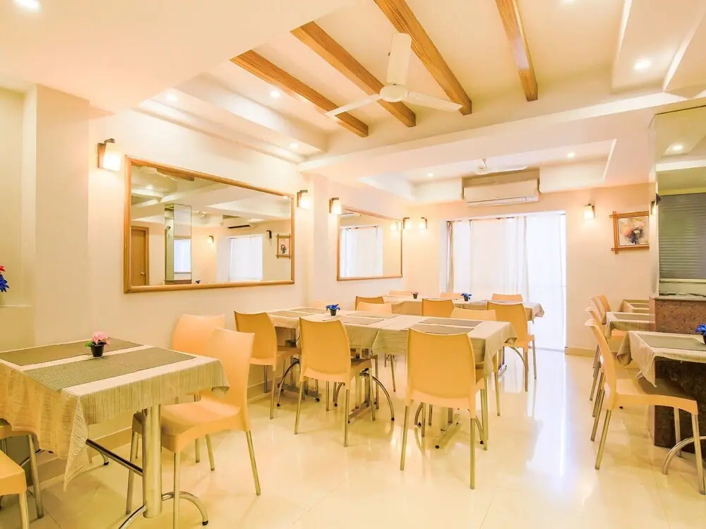 M The Business Hotel by OYO Rooms