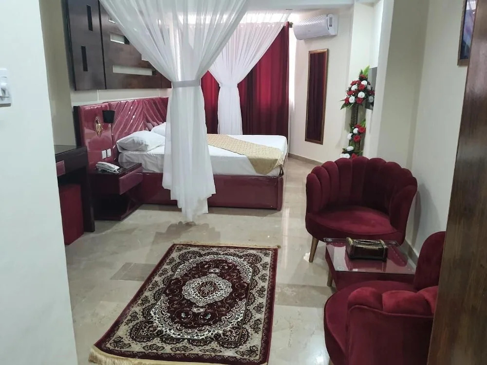 Hotel H6