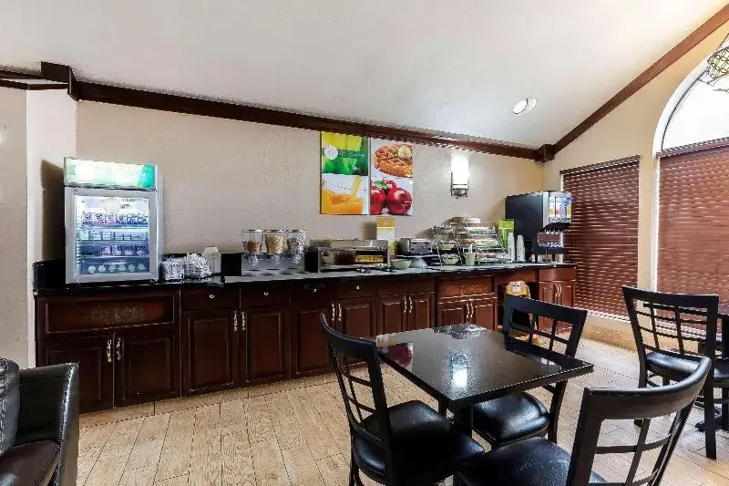 Holiday Inn Exp Reg Hosp And Med Ctr