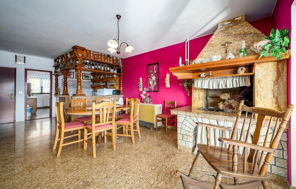 Awesome Apartment in Vrsar With 4 Bedrooms