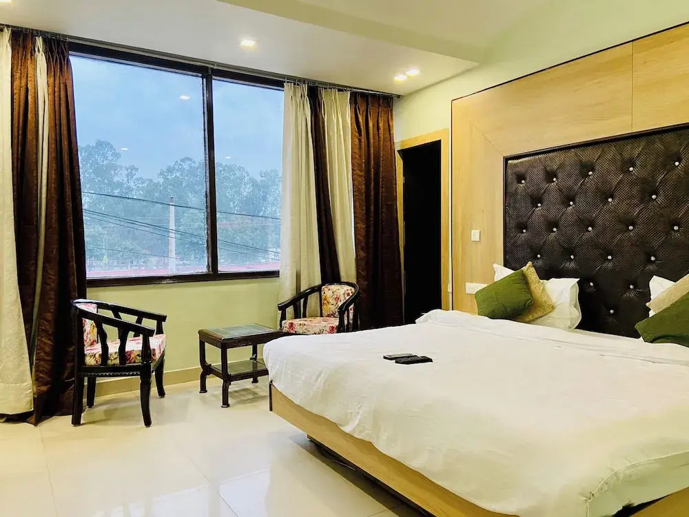 Hotel November, At Zirakpur Bus Stand