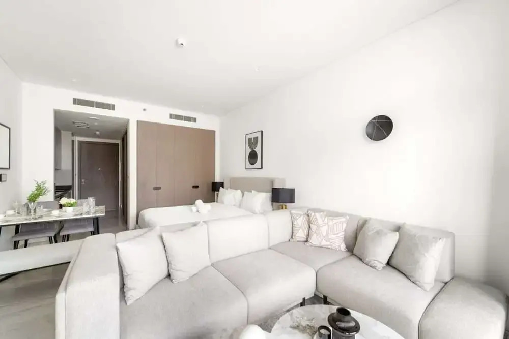 Luxury Living in Peninsula Five With Skyline View and Amazing Pool