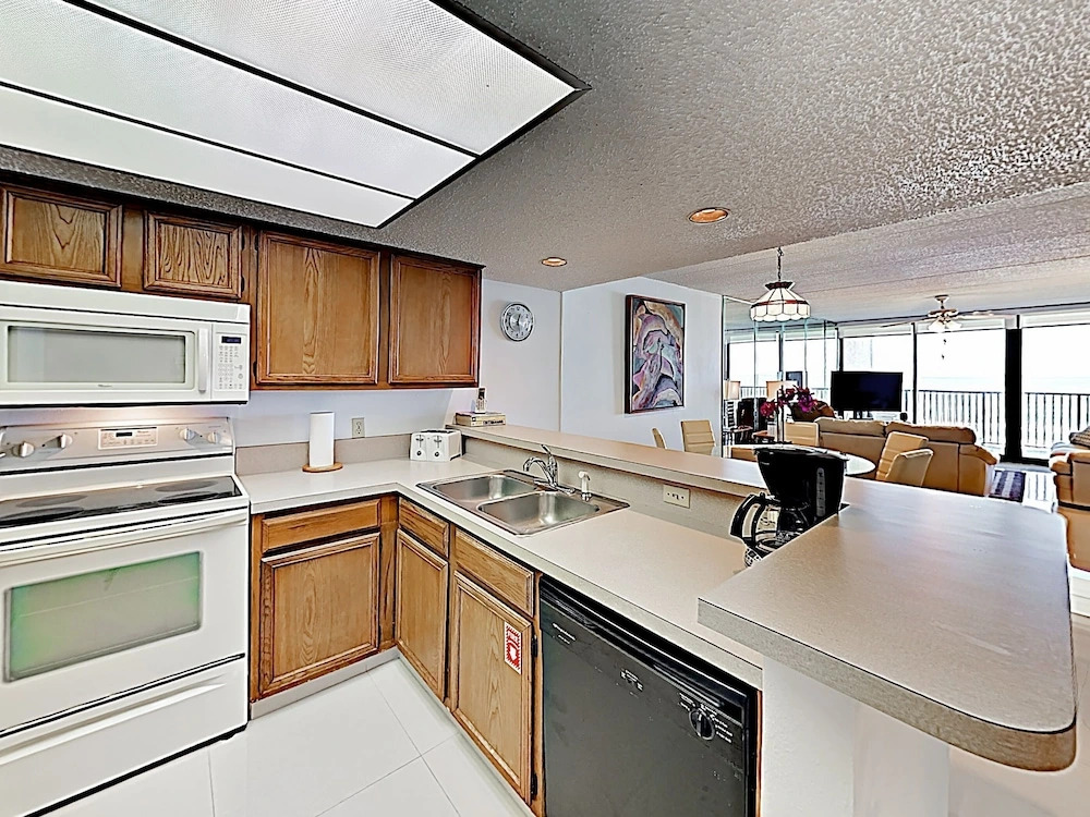 New Listing! Charming Coastal W/ Beach Views 2 Bedroom Condo