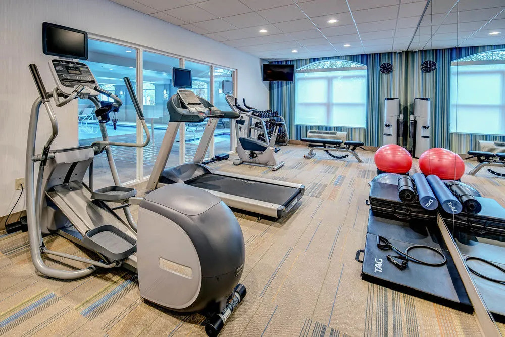Holiday Inn Express & Suites Woodbridge
