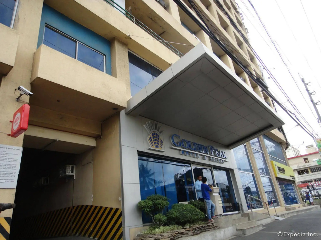Golden Peak Hotel & Suites powered by Cocotel