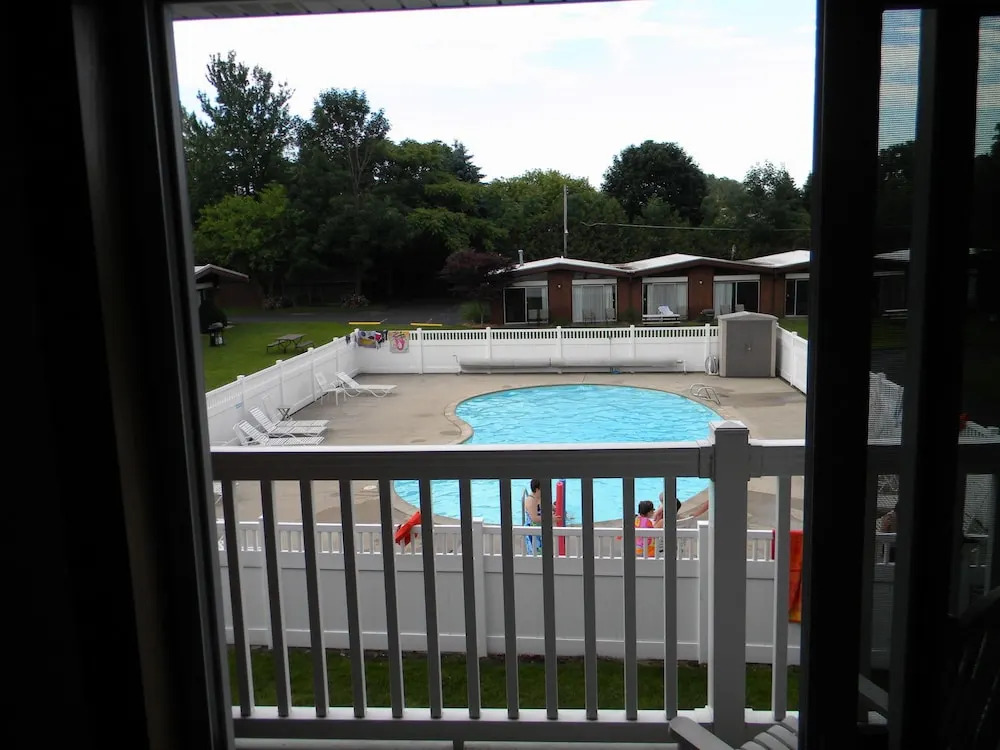 Naders Motel & Suites