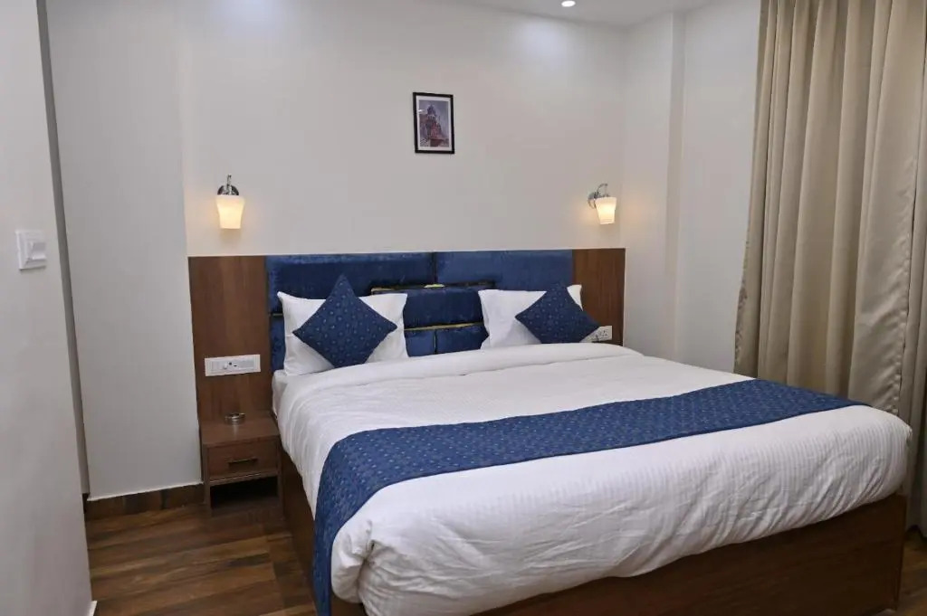 FabHotel Vatsa Residency