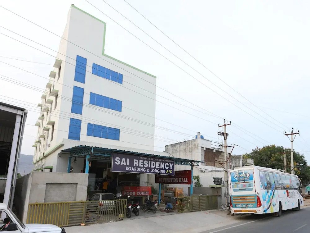 OYO 12765 Hotel Golden Rooms