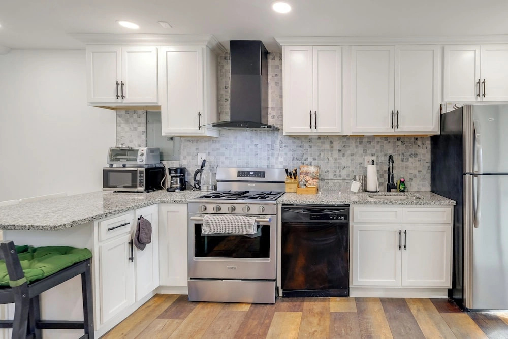 Fire Pit & Yard! Modern DC Unit Near H Street