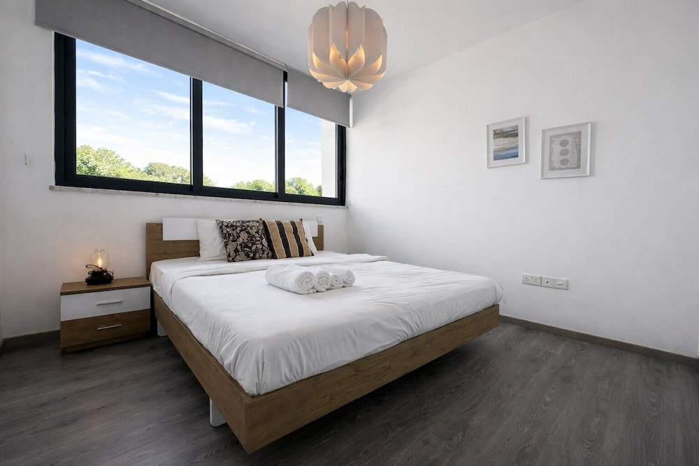 Taupe 2-BR Apt. & Balcony in Larnaca