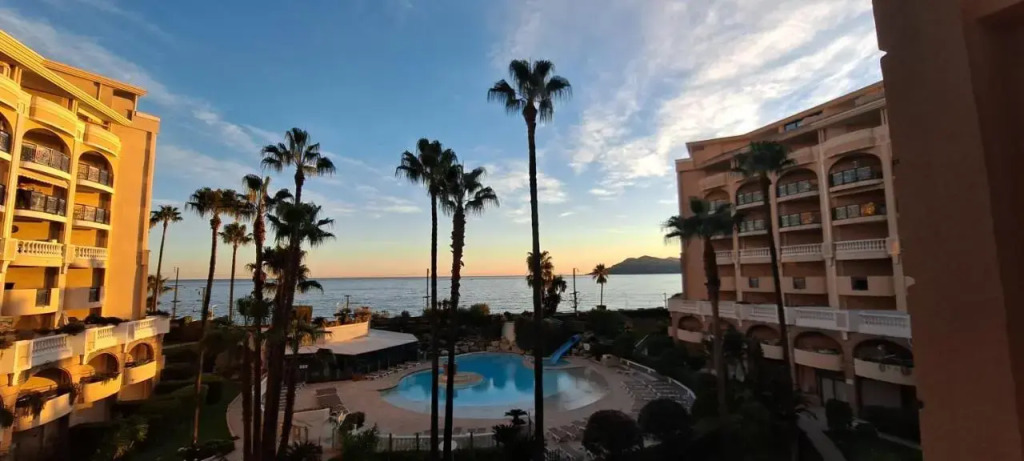 LE BEL AZUR - VUE MER - À 1Min DE LA MER