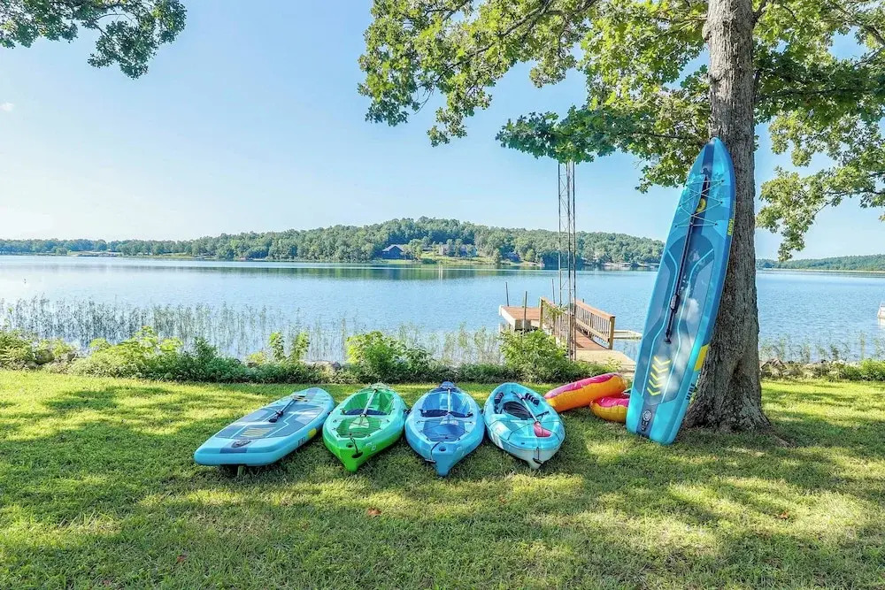Lakefront Arkansas Escape w/ Grill, Dock & Kayaks!